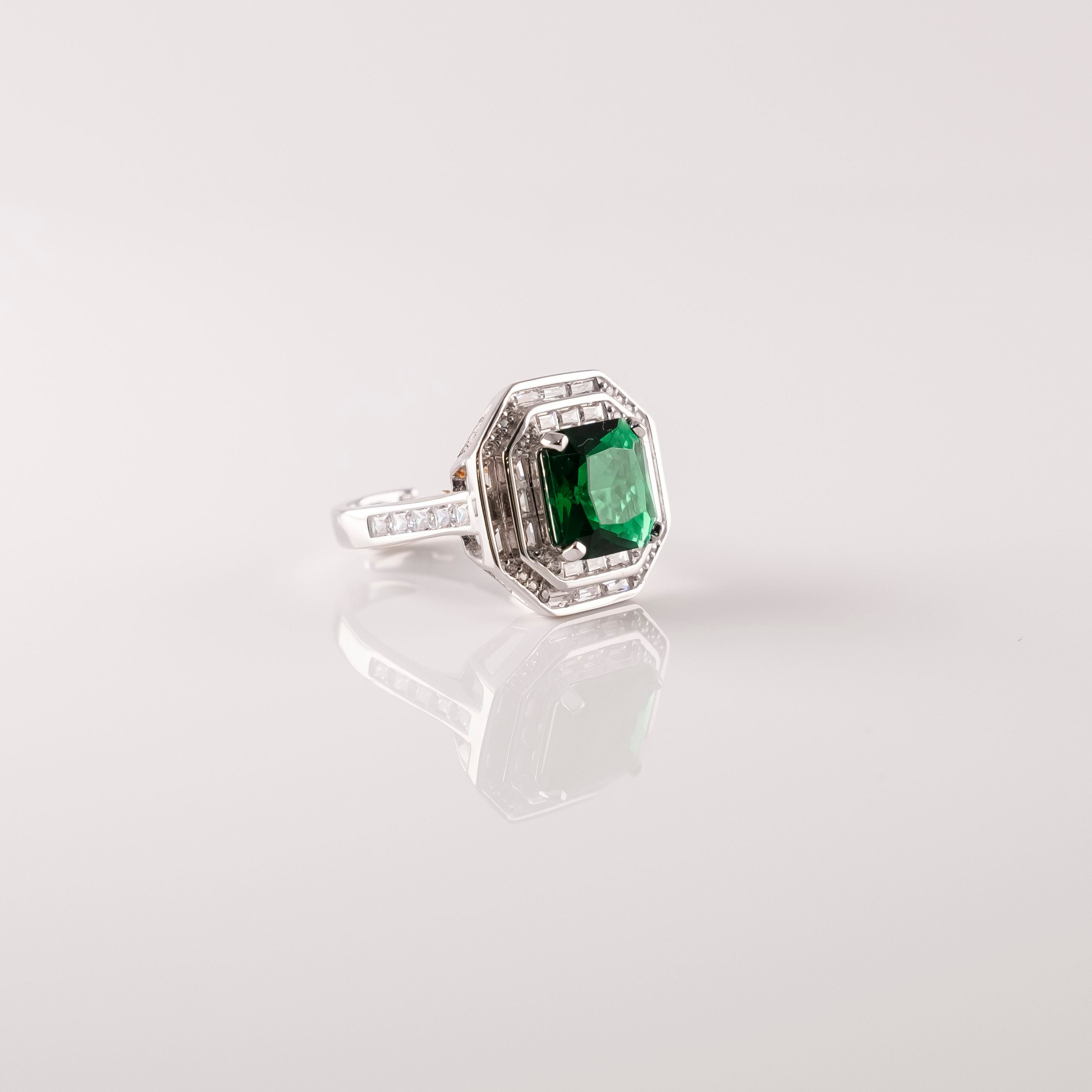 Anello Carré Elegante