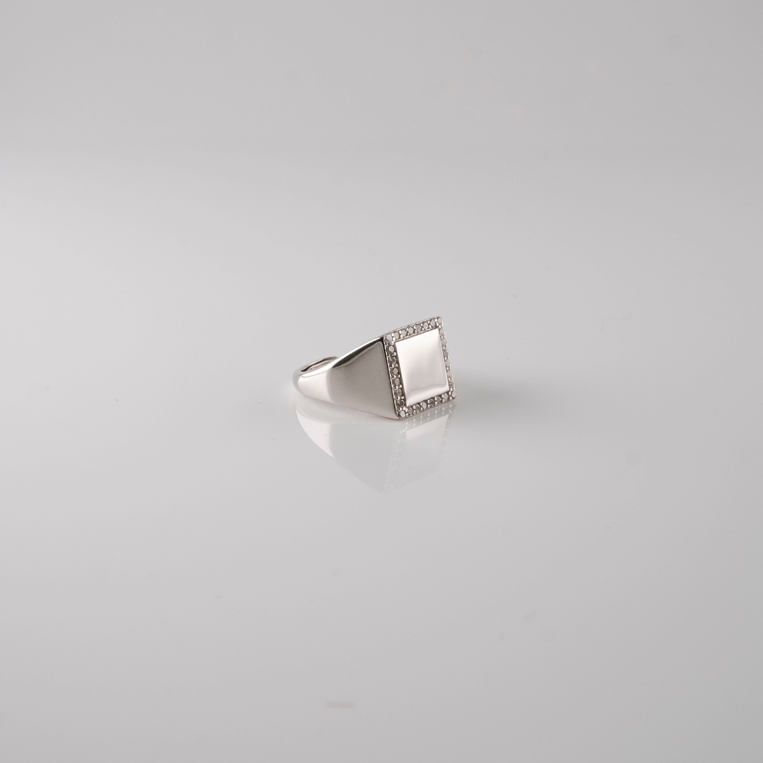 Anello Quadrato E Pietre