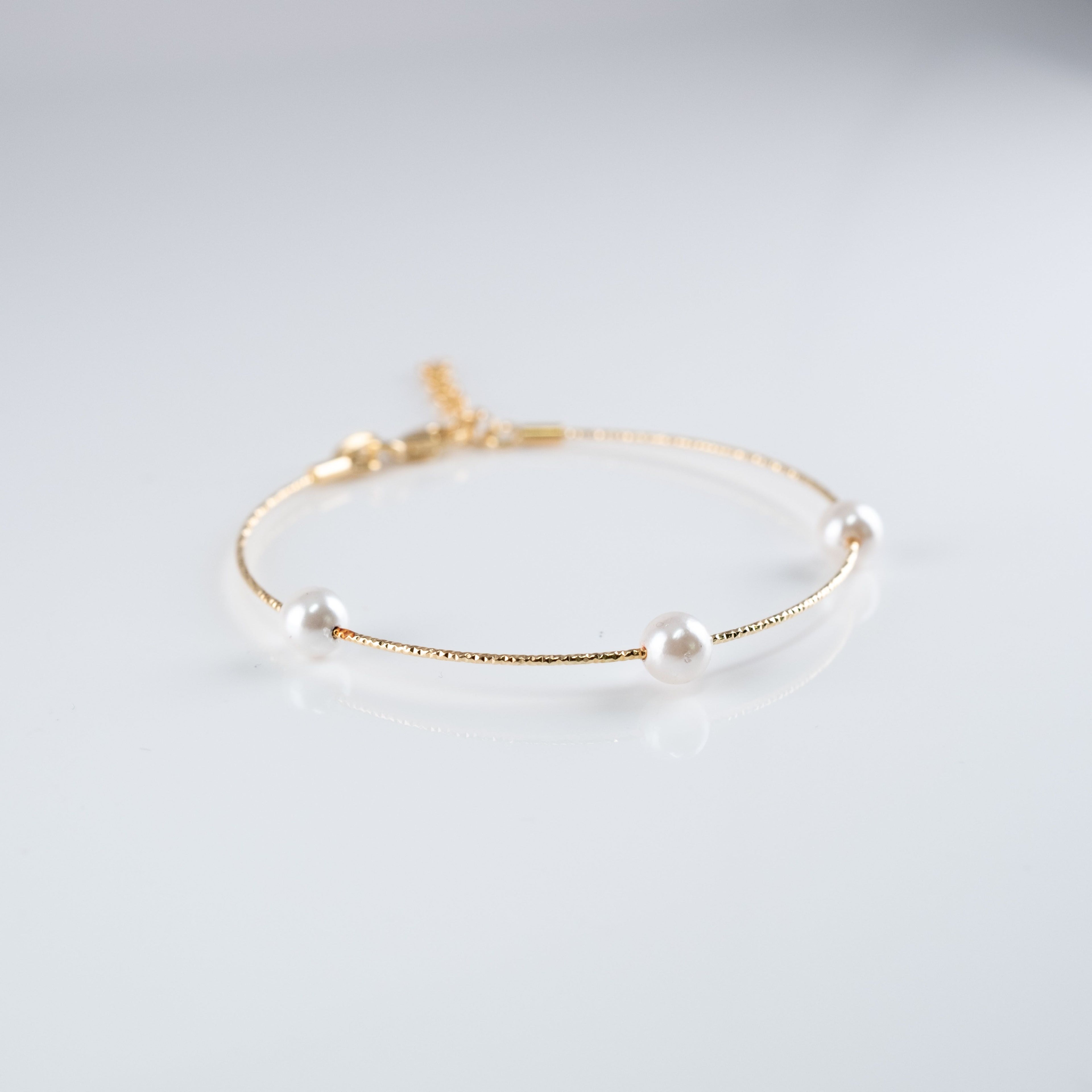 Bracciale Tris Di Perle Semi-Rigido Circolare