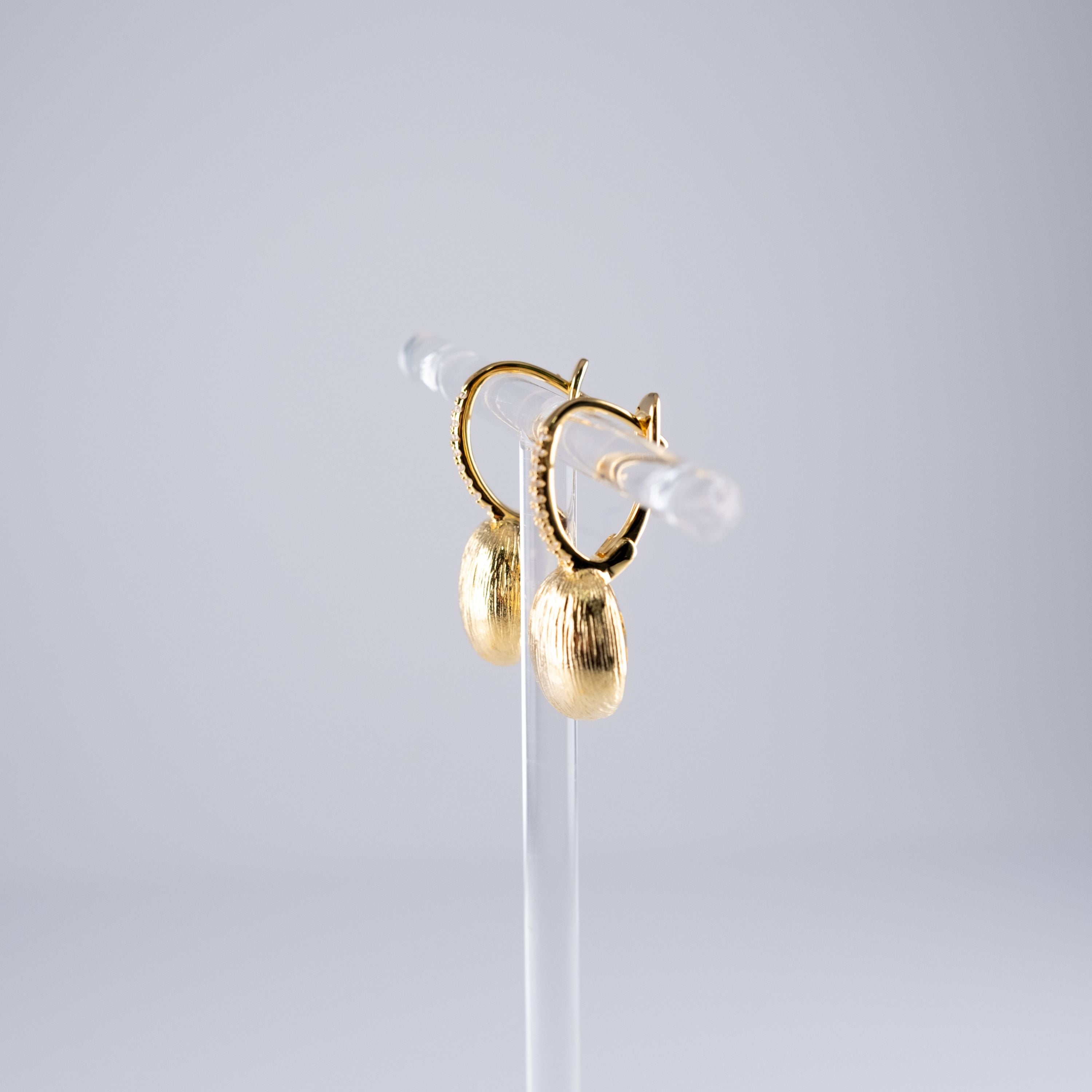 Orecchini Ovali Striati Piccoli E Pietre