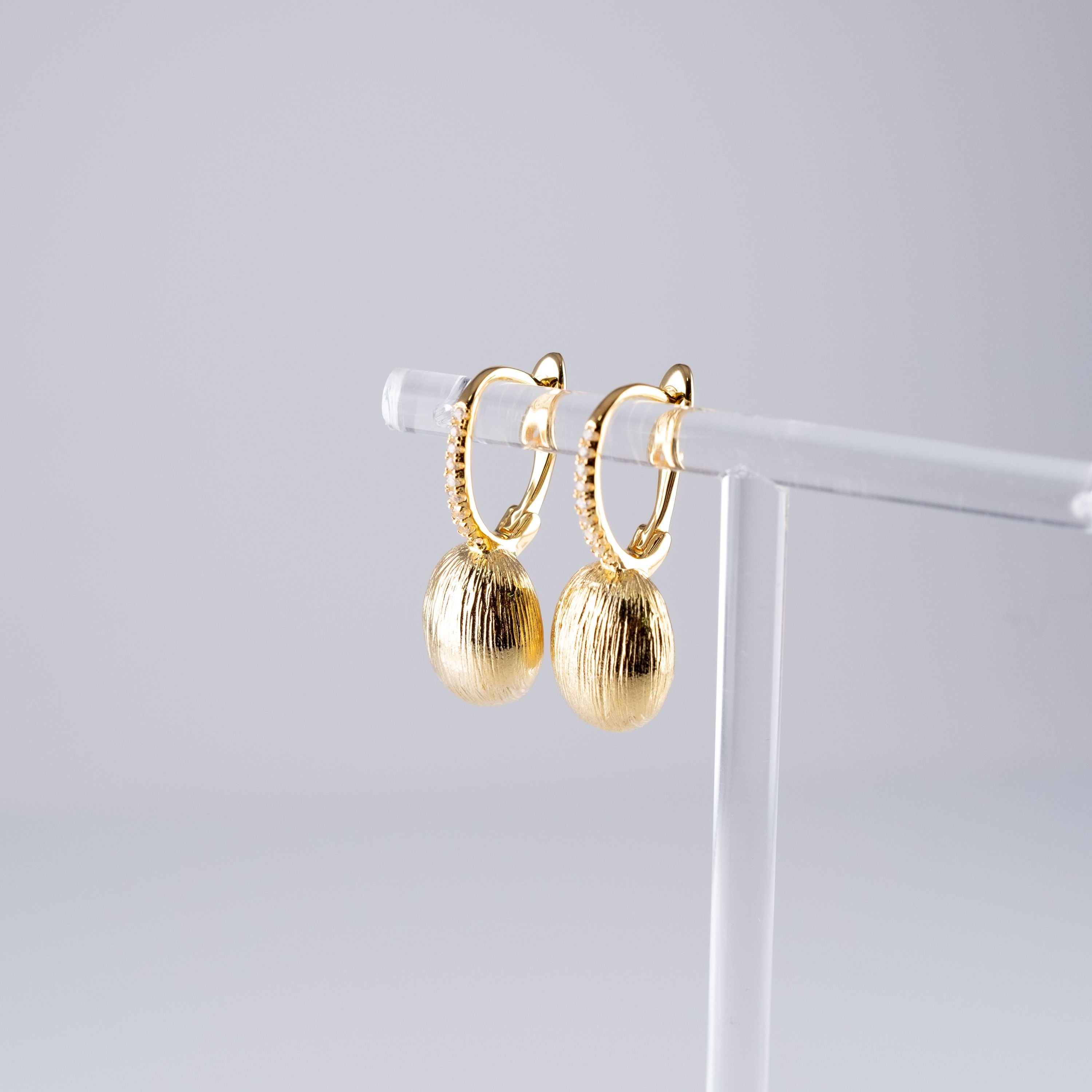 Orecchini Ovali Striati Piccoli E Pietre