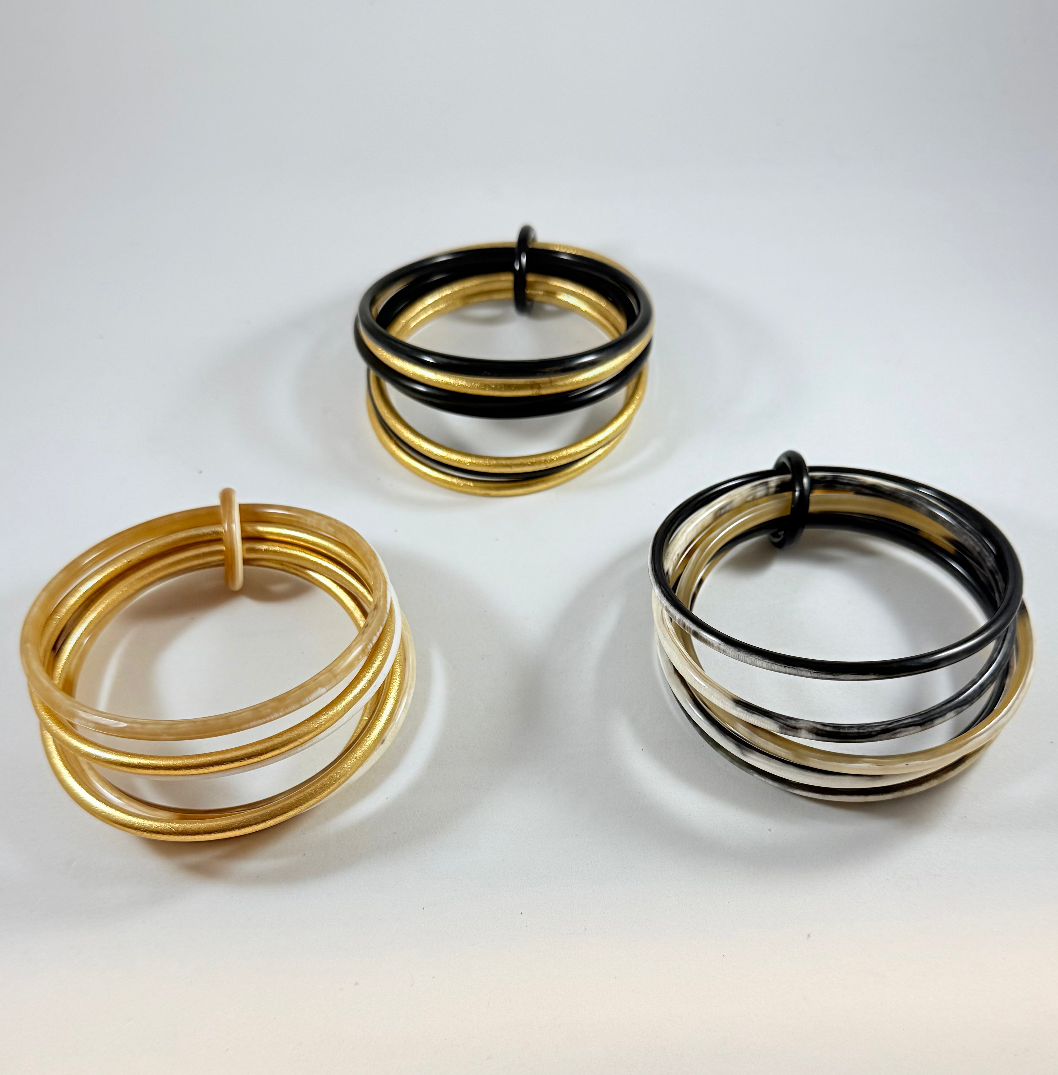 Bracciale in corno con cerchi