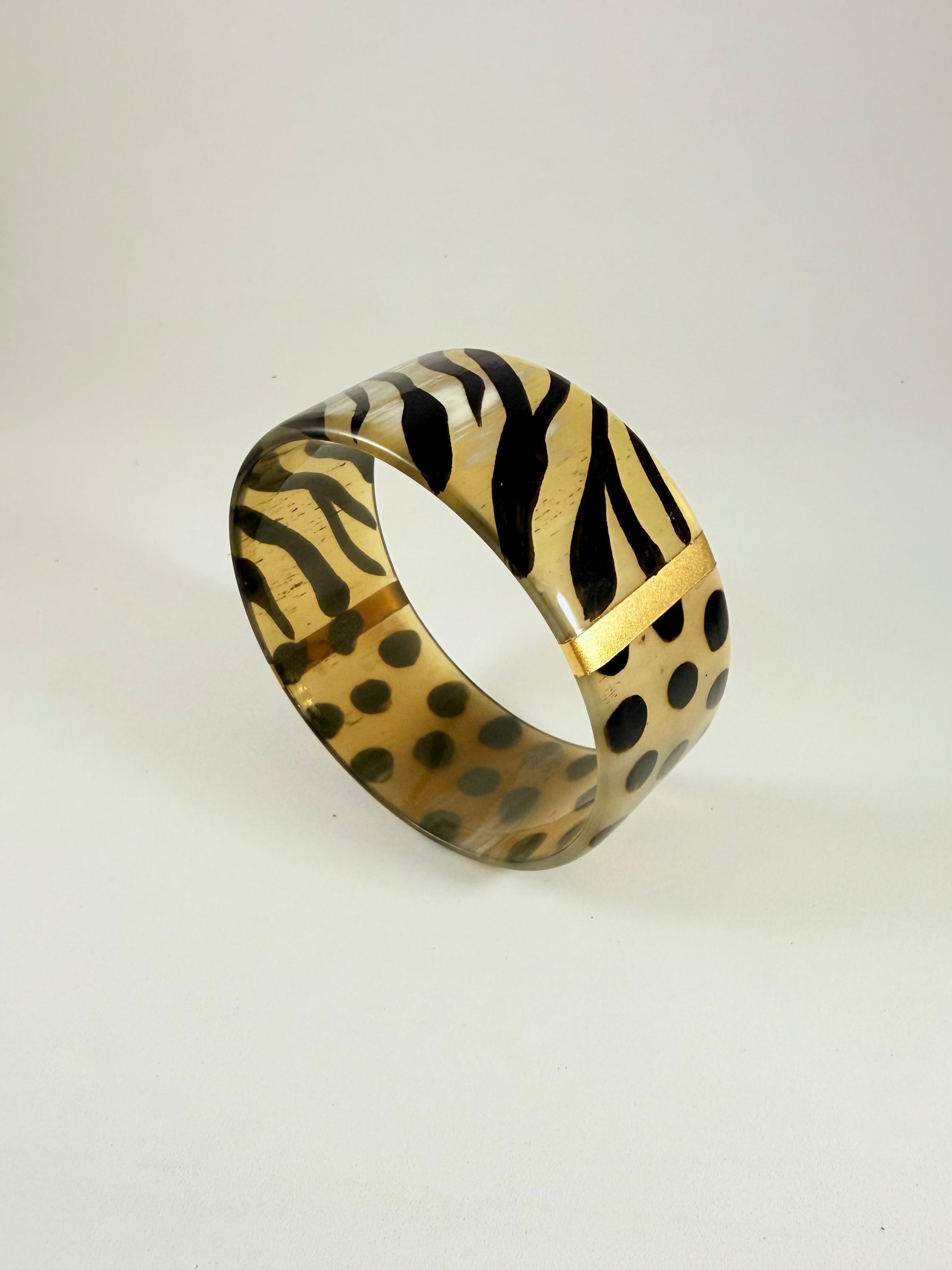 Bracciale in corno motivo
