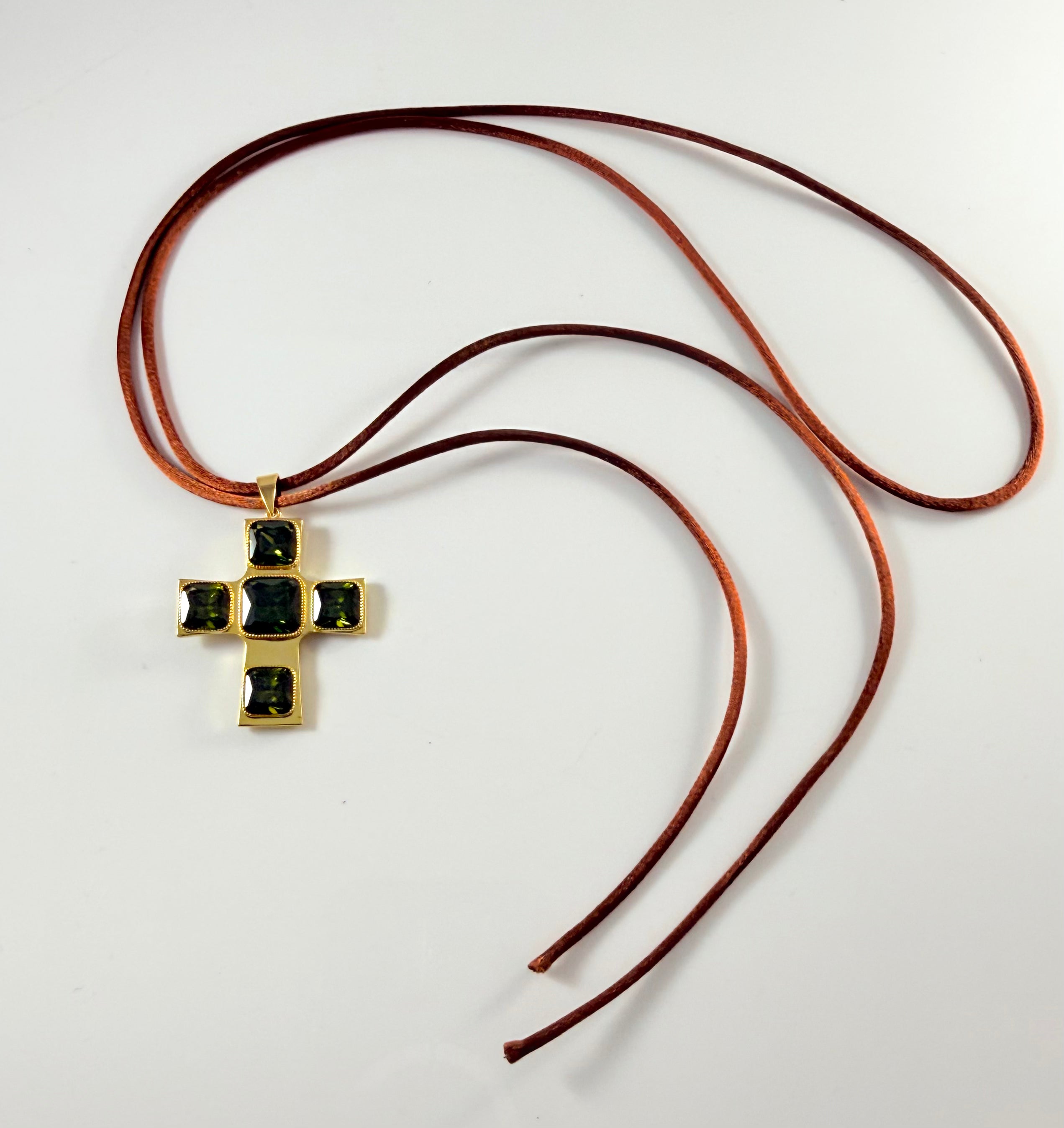 Collana croce pietre verdi