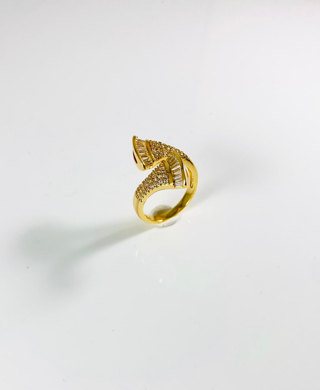 Anello contrariè zirconato
