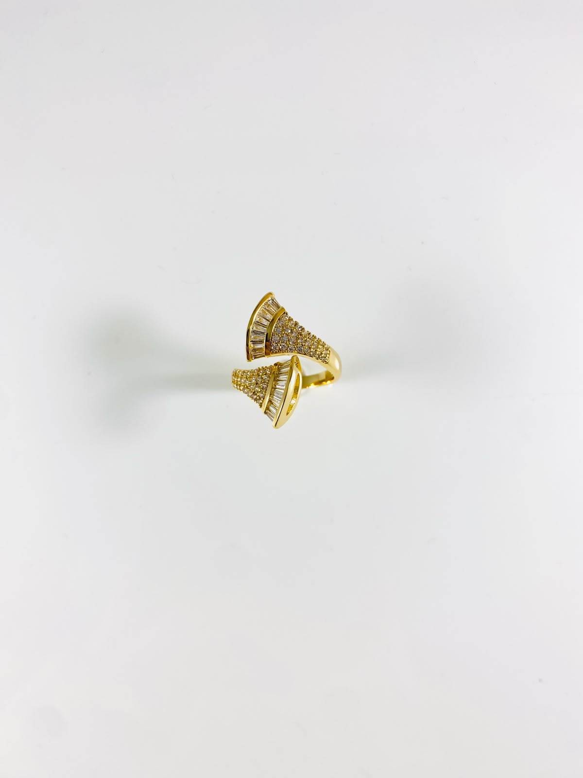 Anello contrariè zirconato
