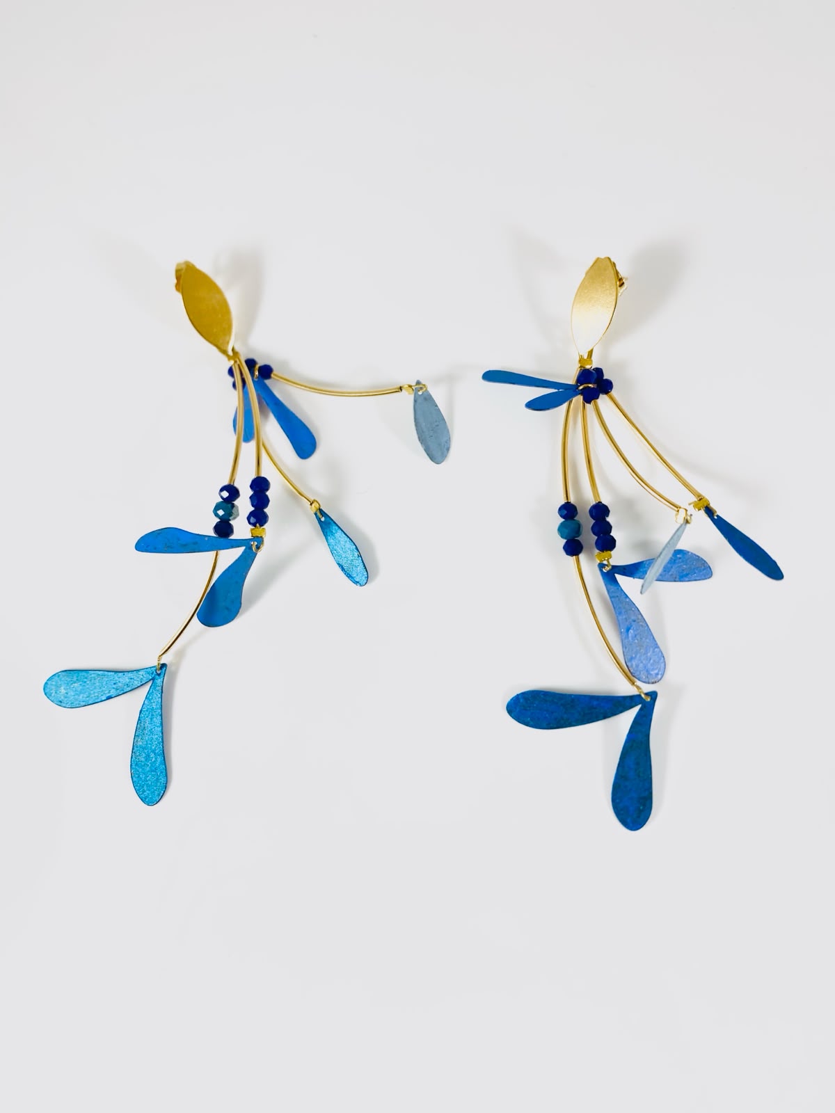 Orecchini petali blu